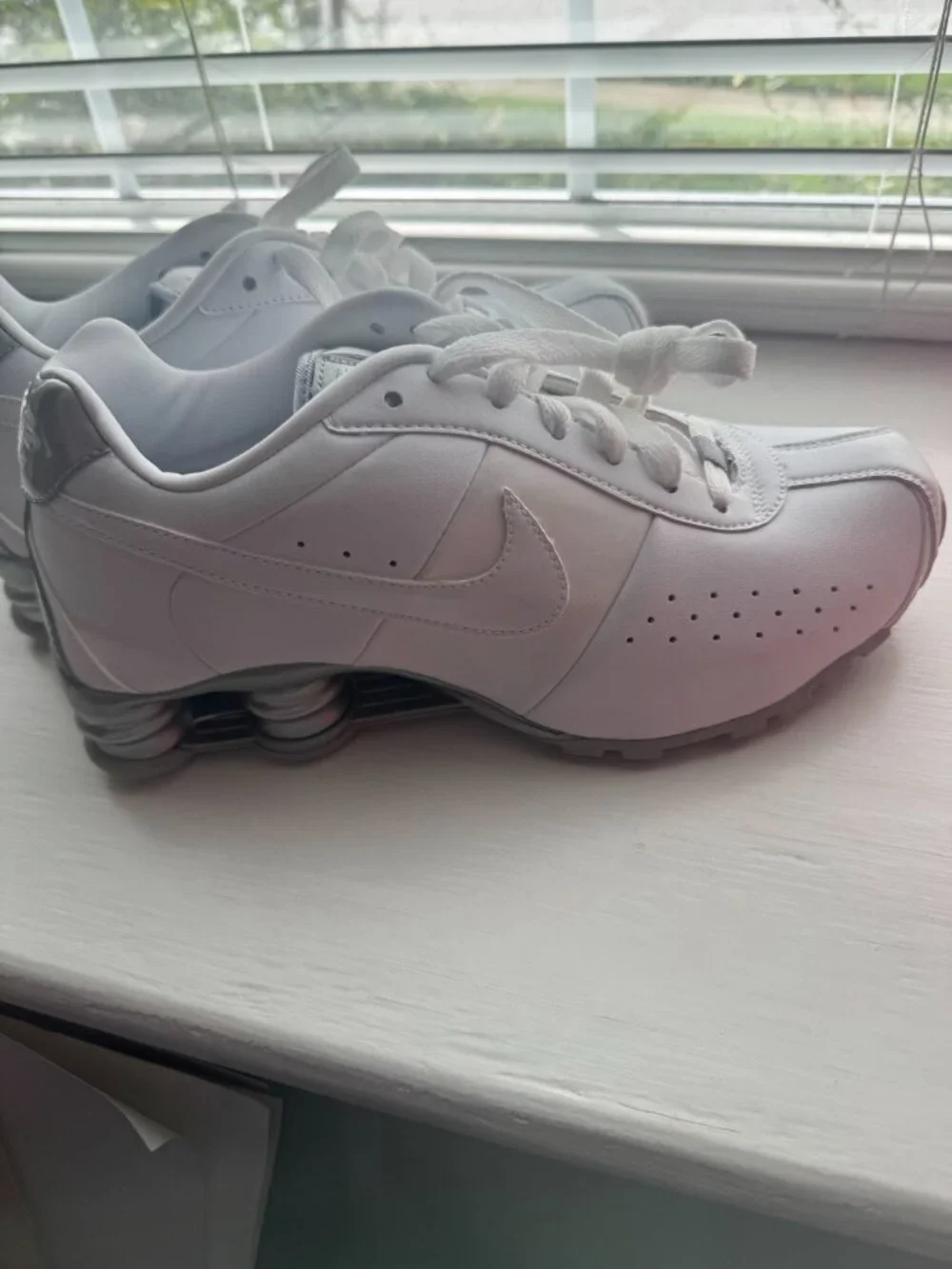 Womens White Nike Shox Classic II Size 9.5 New in Damaged Box